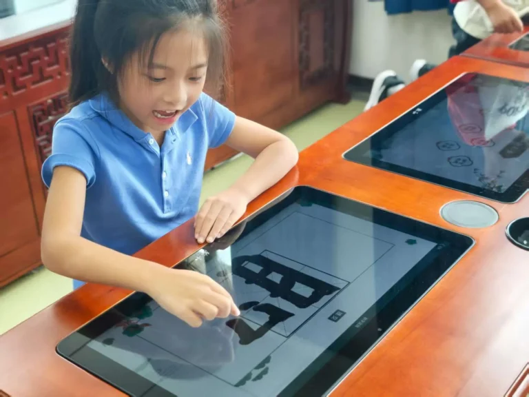 QISS_Chinese_Calligraphy_Student_Tablet_03-768x576 Students Explore the Art of Chinese Calligraphy